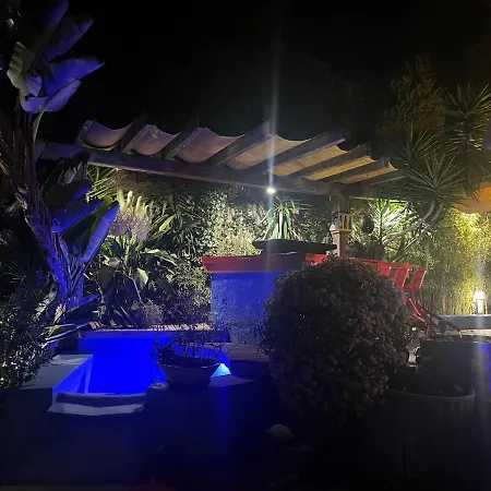 Villa La Bali: Beachfront Oasis With Cascading Pool Six-Fours-les-Plages