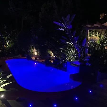 La Bali: Beachfront Oasis With Cascading Pool Villa Six-Fours-les-Plages