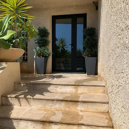 La Bali: Beachfront Oasis With Cascading Pool Villa Six-Fours-les-Plages