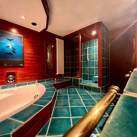 La Bali: Beachfront Oasis With Cascading Pool Six-Fours-les-Plages