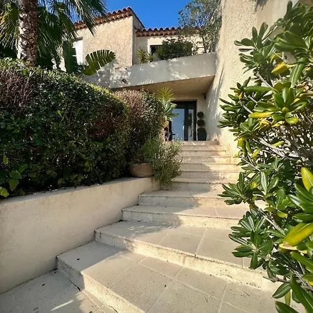 Villa La Bali: Beachfront Oasis With Cascading Pool Six-Fours-les-Plages