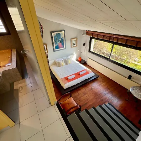 La Bali: Beachfront Oasis With Cascading Pool Villa Six-Fours-les-Plages