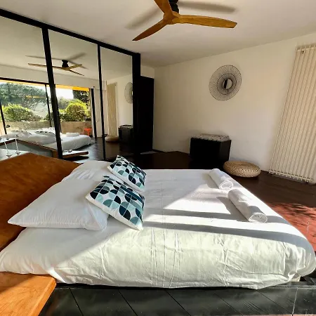 Villa La Bali: Beachfront Oasis With Cascading Pool *