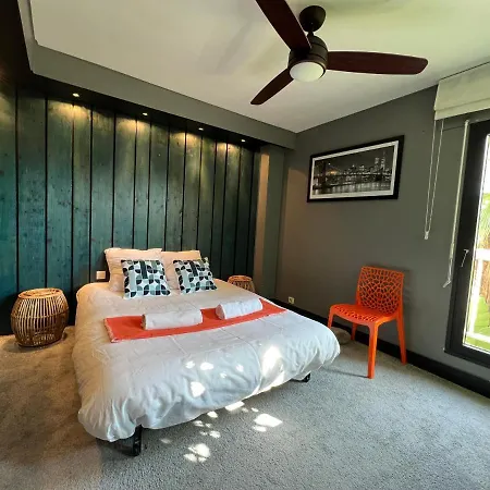 Villa La Bali: Beachfront Oasis With Cascading Pool *